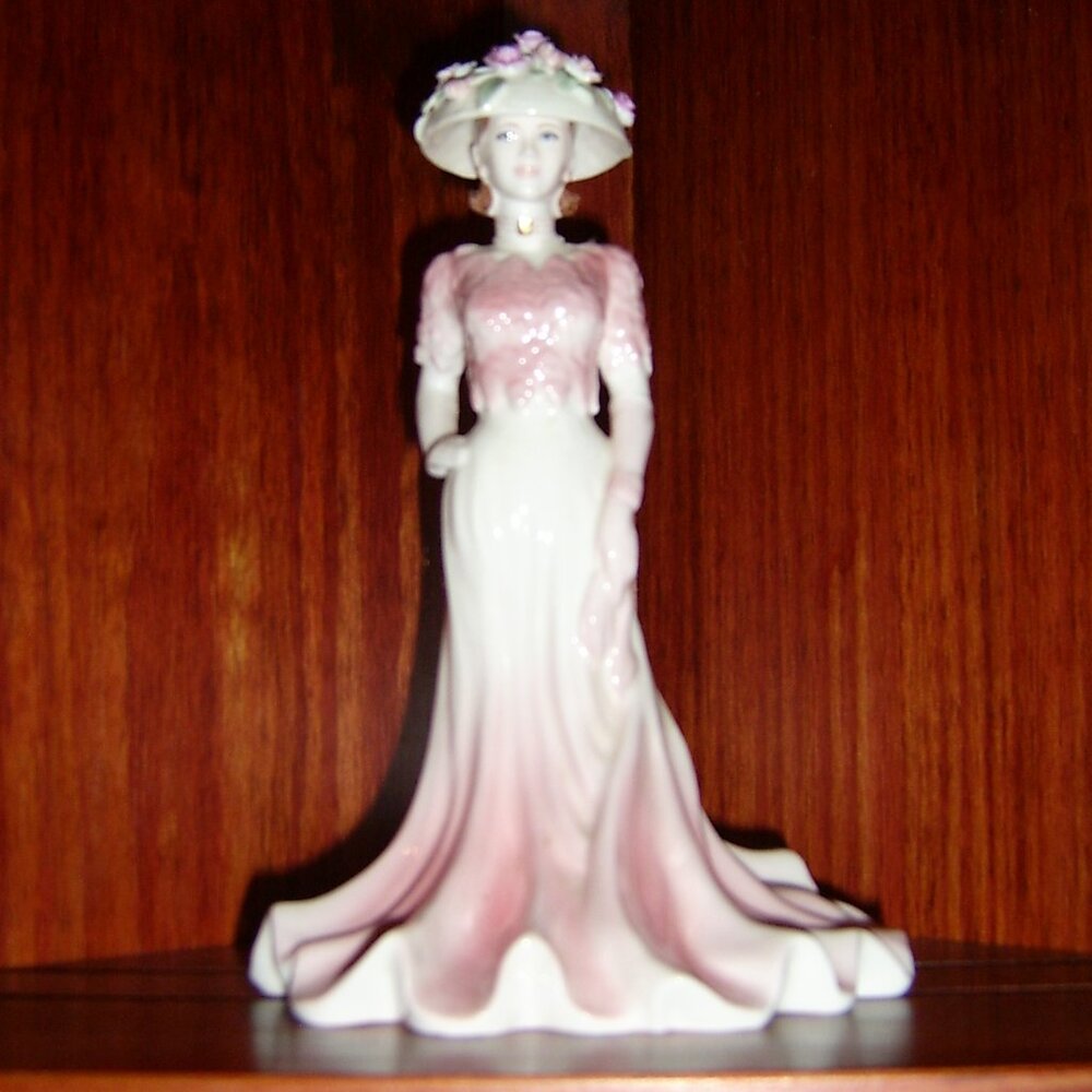 Coalport England Ladies of the Fashion LIZ Bone China Figurine, VGUC